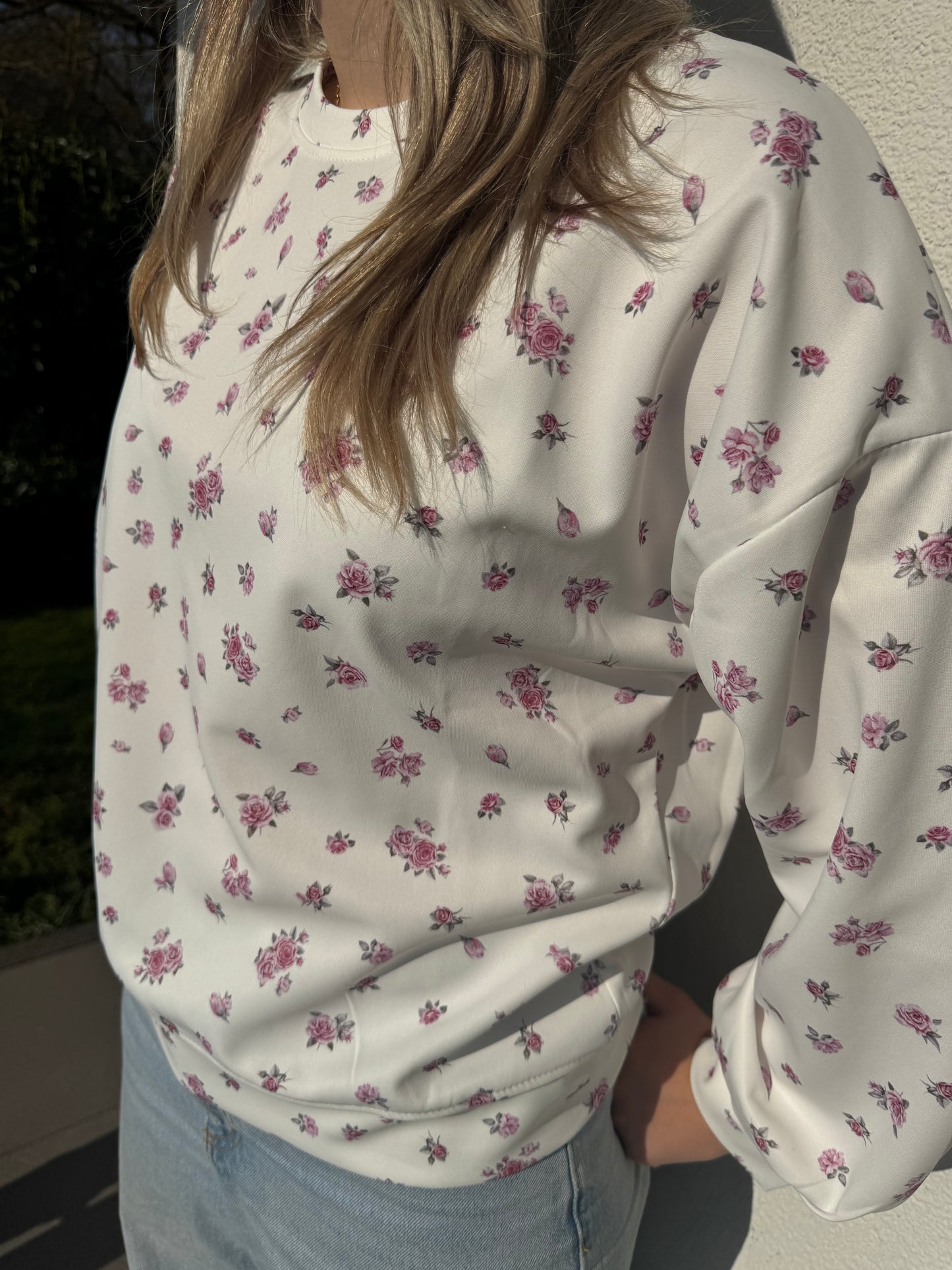 Sweatshirt mit Blumenmuster weiß