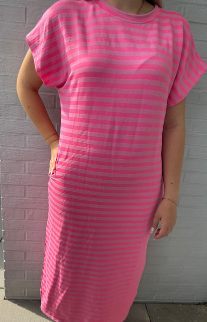 Kleid mit Streifen rosa pink