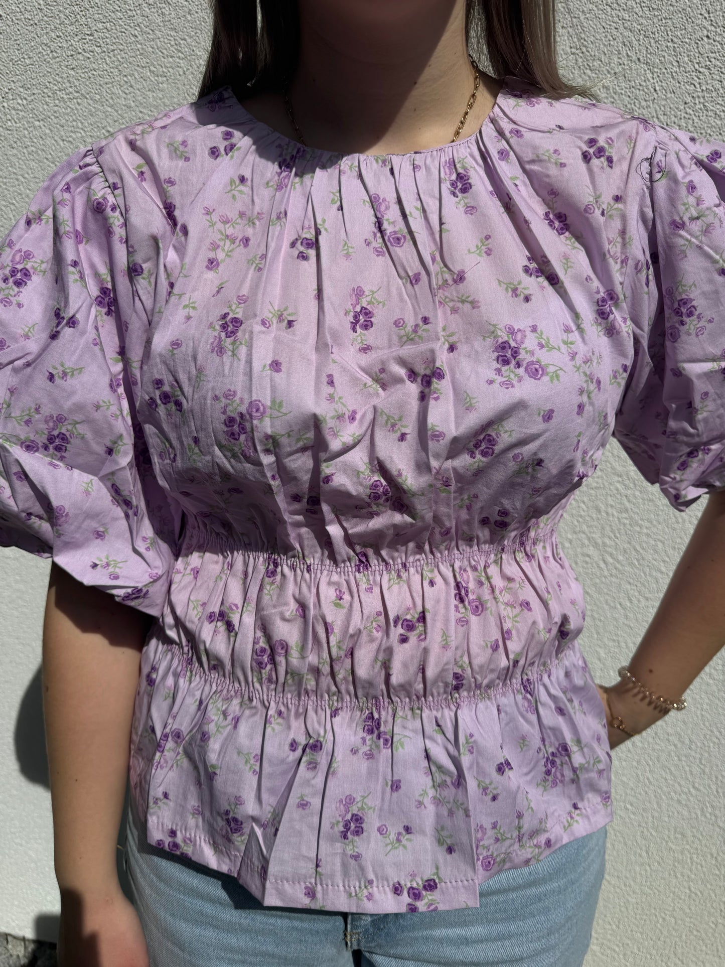 Bluse mit Ballonärmeln Blumenmuster flieder